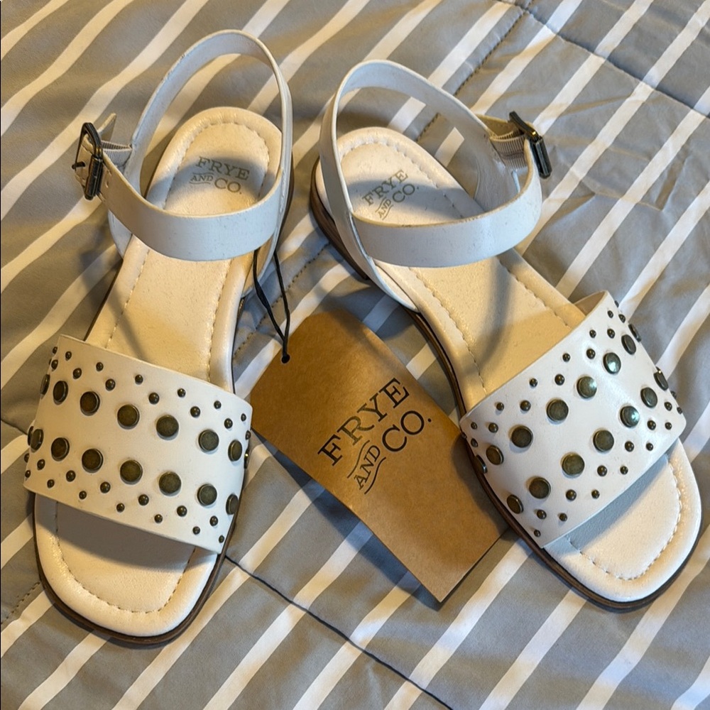 FRYE AND CO. White Sandals with Polka Dot Design